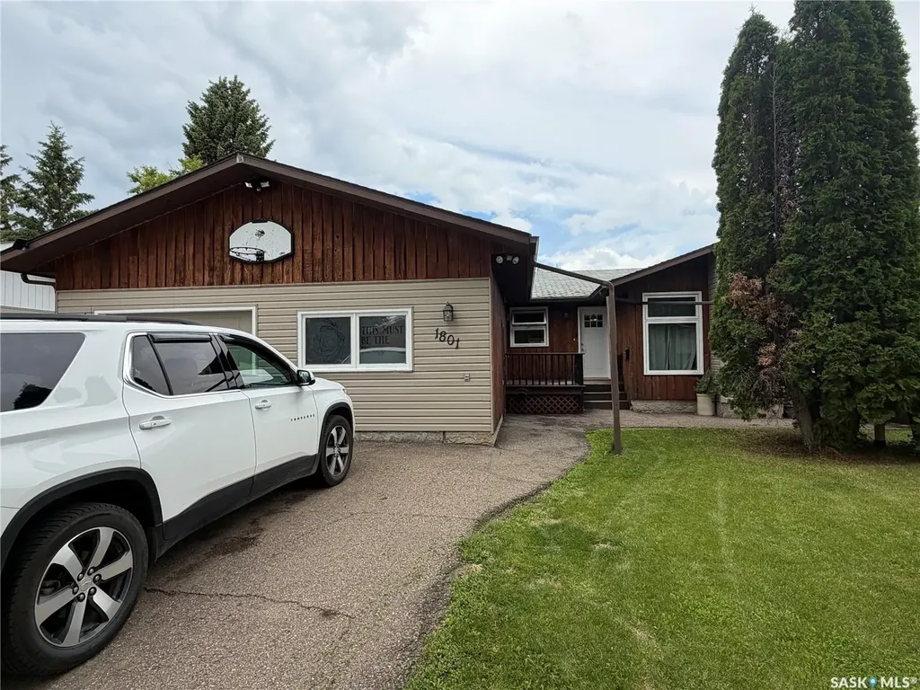 1801 Centennial Crescent North Battleford SK S9A 3J2