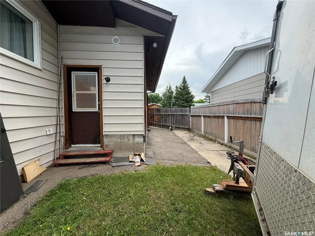 1801 Centennial Crescent North Battleford SK S9A 3J2