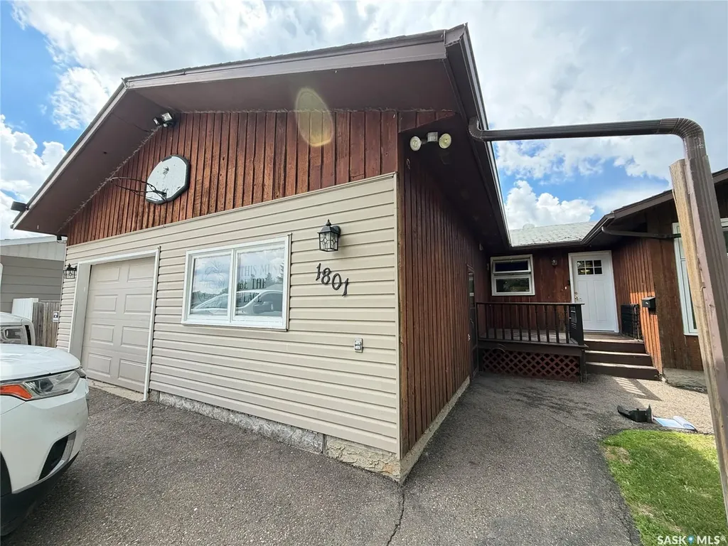 1801 Centennial Crescent North Battleford SK S9A 3J2