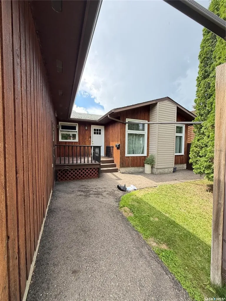 1801 Centennial Crescent North Battleford SK S9A 3J2