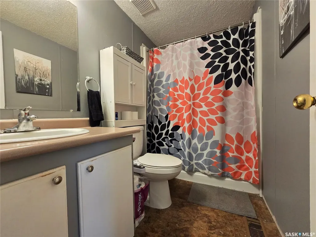 106 1st Avenue SW Weyburn SK S4H 2J1