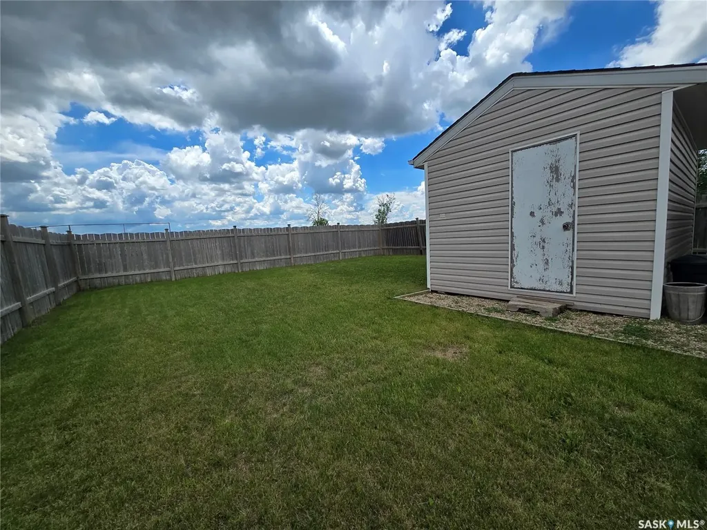 106 1st Avenue SW Weyburn SK S4H 2J1