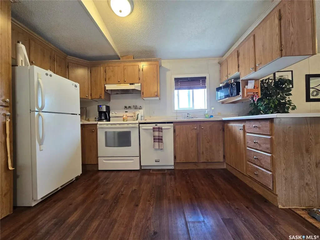 106 1st Avenue SW Weyburn SK S4H 2J1