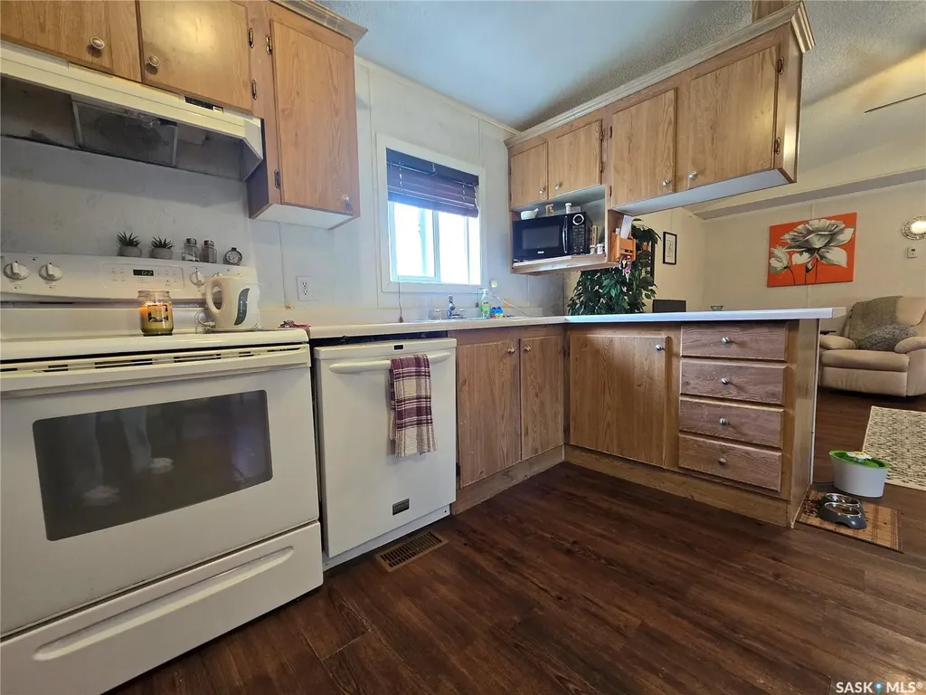 106 1st Avenue SW Weyburn SK S4H 2J1
