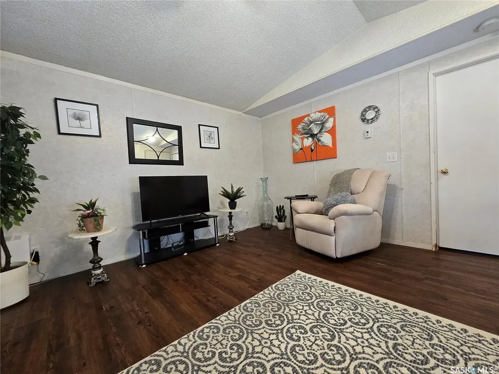 106 1st Avenue SW Weyburn SK S4H 2J1