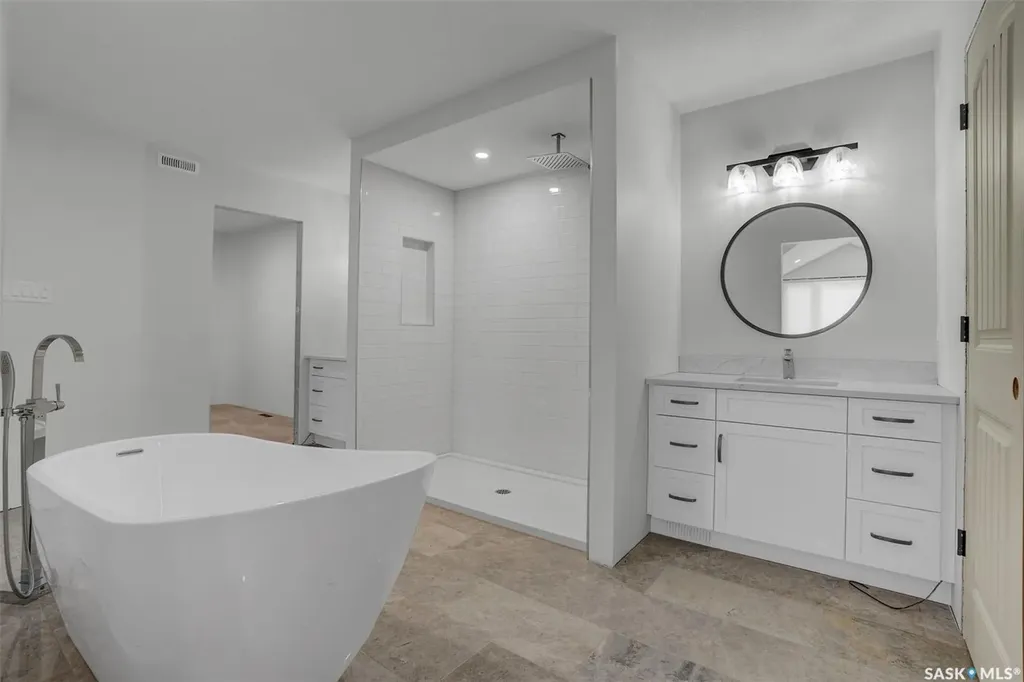 67 Cowburn Crescent Regina SK S4S 5R8