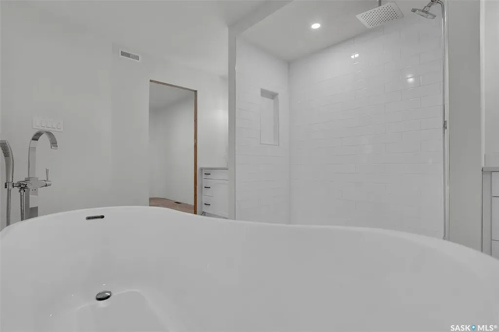67 Cowburn Crescent Regina SK S4S 5R8