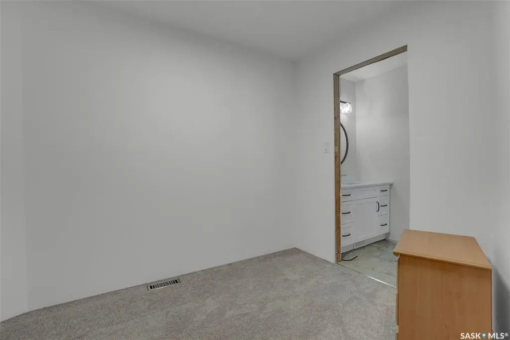 67 Cowburn Crescent Regina SK S4S 5R8