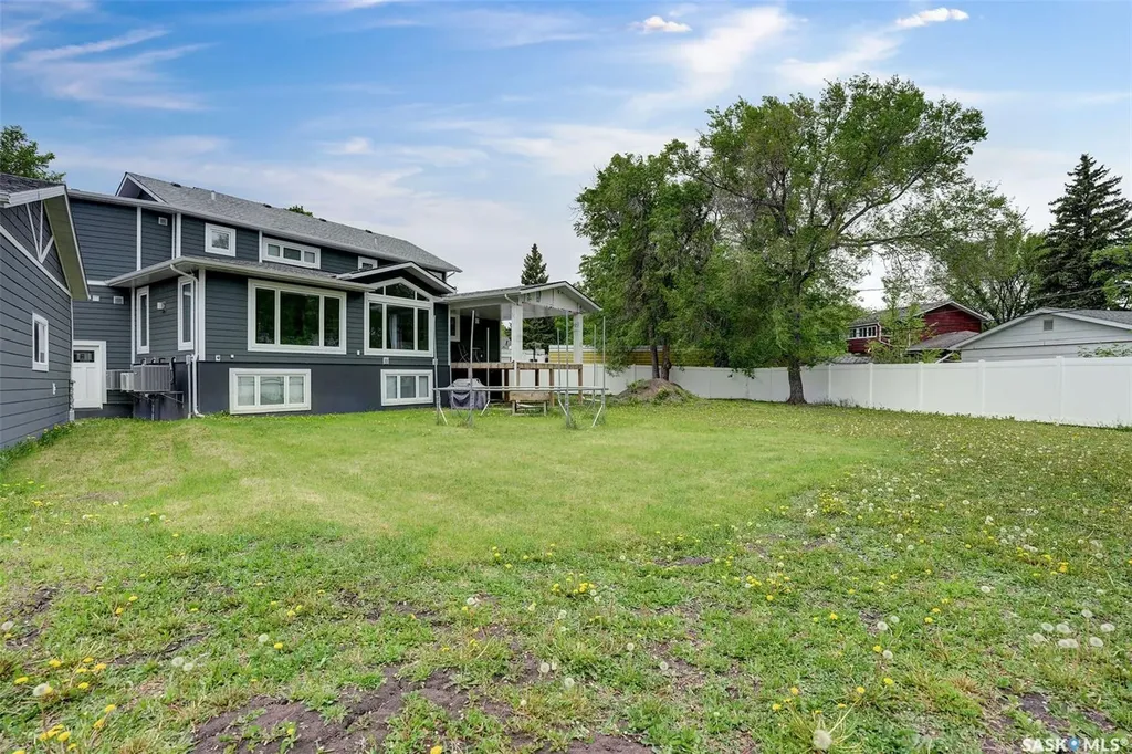 67 Cowburn Crescent Regina SK S4S 5R8