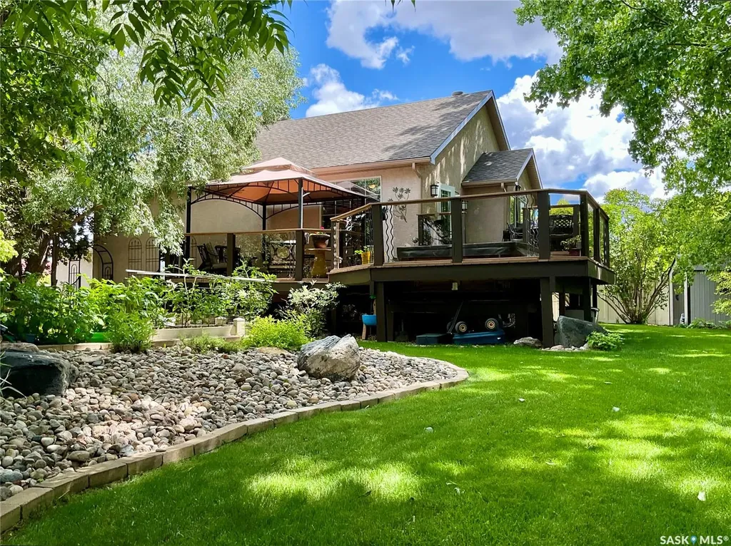 1347 Hleck Place N Regina SK S4X 4R2