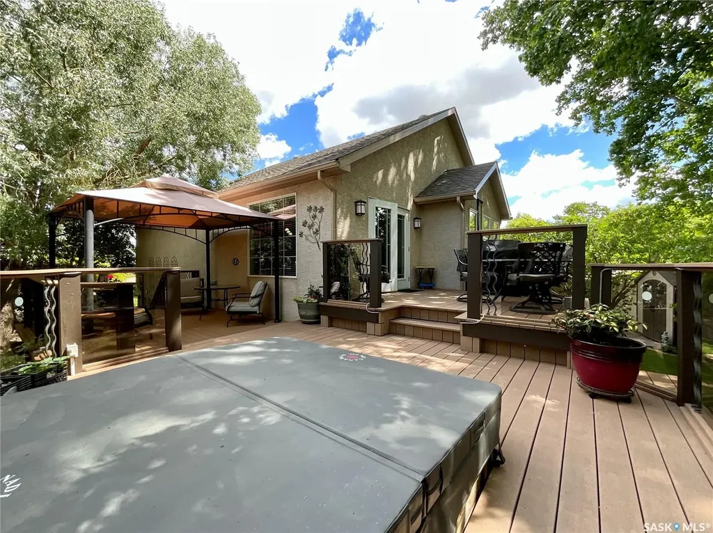 1347 Hleck Place N Regina SK S4X 4R2