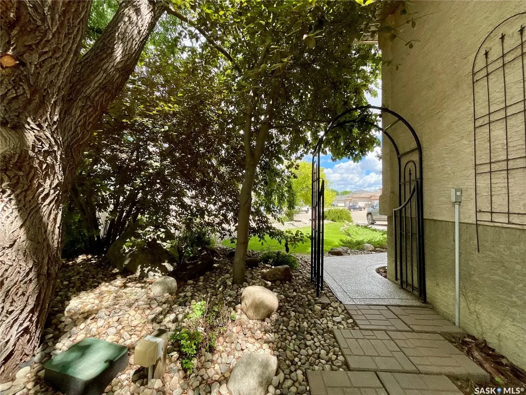 1347 Hleck Place N Regina SK S4X 4R2
