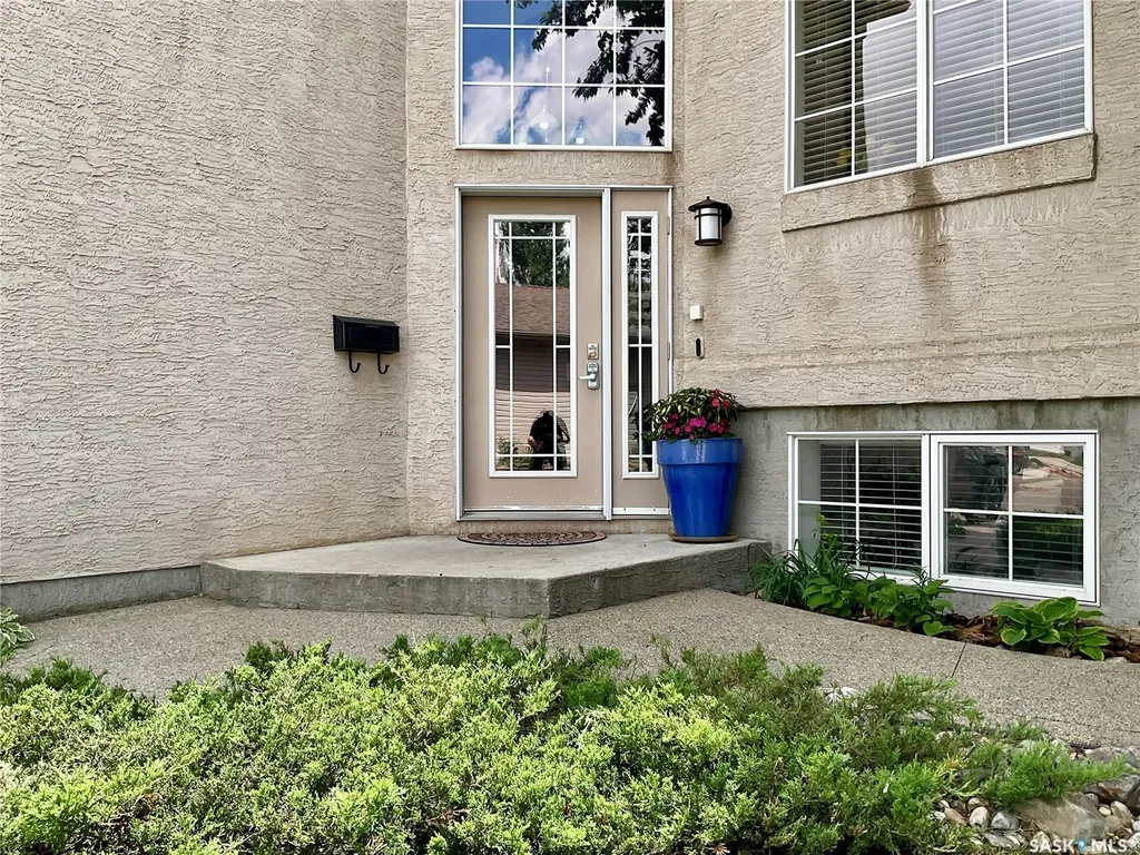 1347 Hleck Place N Regina SK S4X 4R2