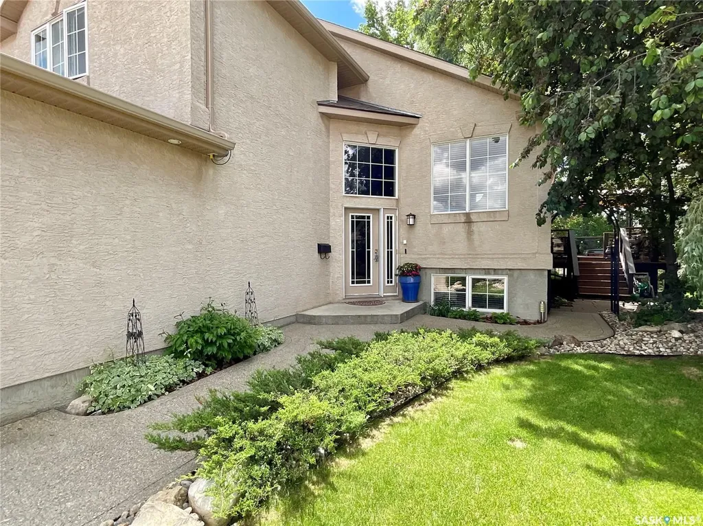 1347 Hleck Place N Regina SK S4X 4R2