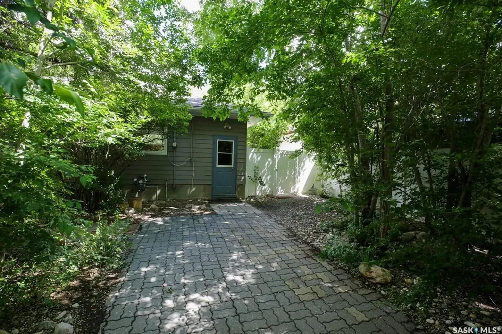 2612 Pasqua Street Regina SK S4S 0M5