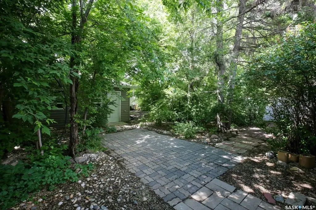 2612 Pasqua Street Regina SK S4S 0M5