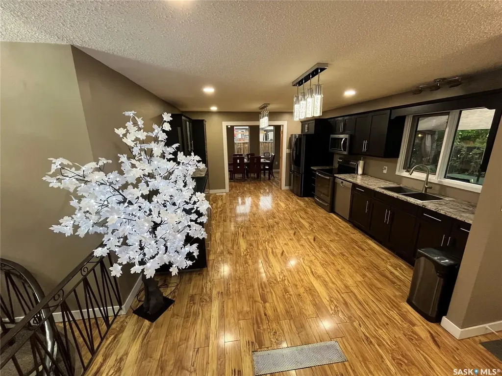 374 Rodenbush Drive Regina SK S4R 7L5