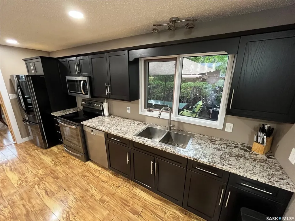 374 Rodenbush Drive Regina SK S4R 7L5