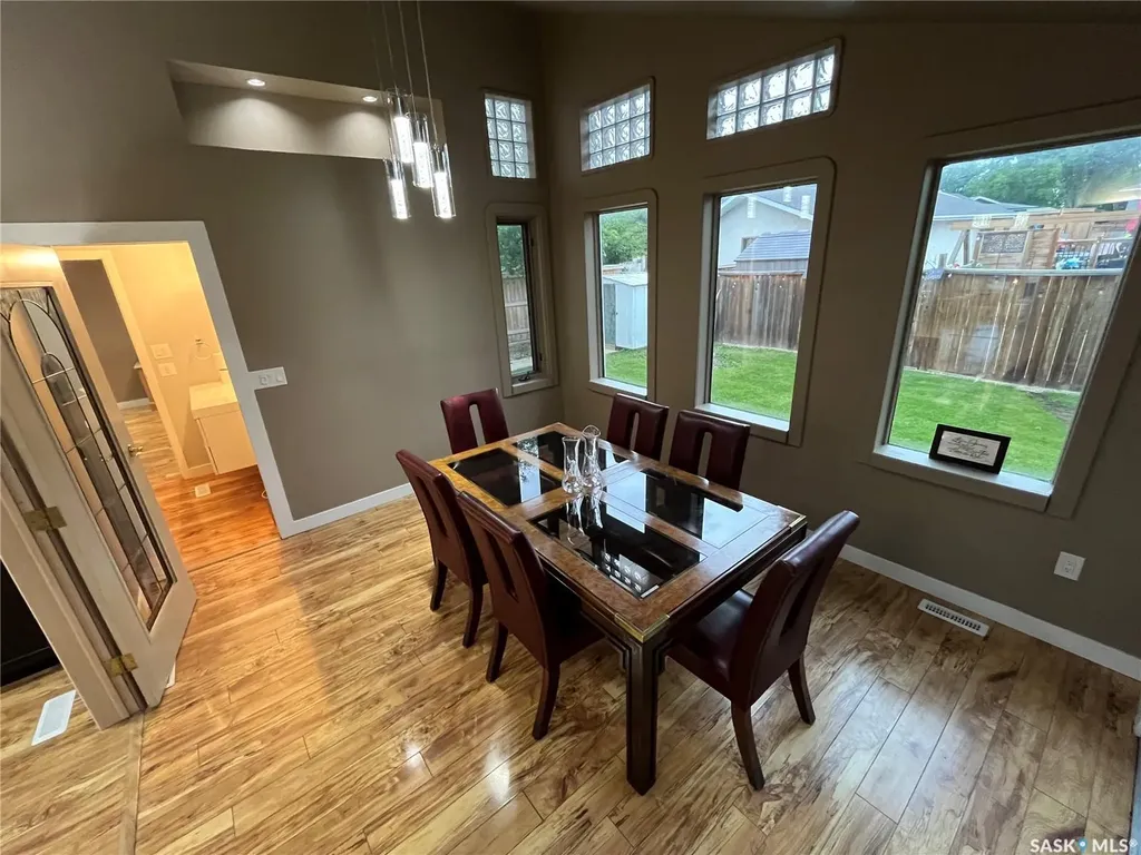 374 Rodenbush Drive Regina SK S4R 7L5