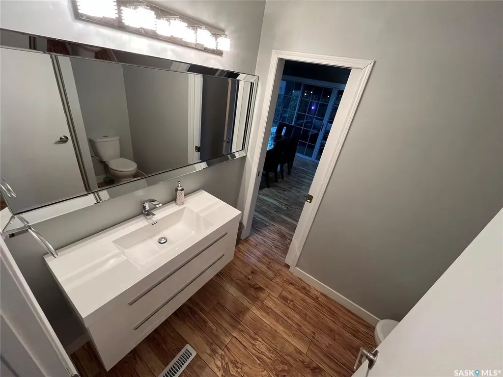 374 Rodenbush Drive Regina SK S4R 7L5