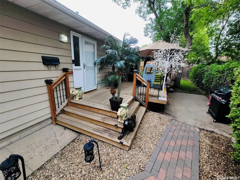 374 Rodenbush Drive Regina SK S4R 7L5