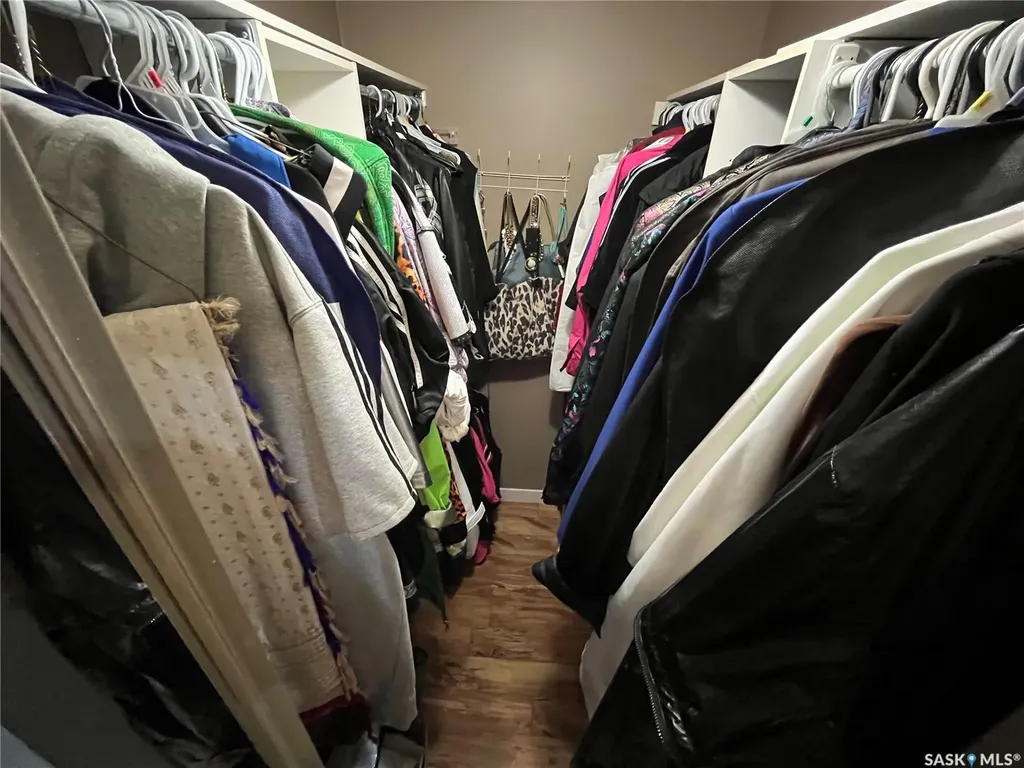 374 Rodenbush Drive Regina SK S4R 7L5