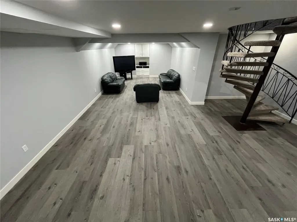 374 Rodenbush Drive Regina SK S4R 7L5