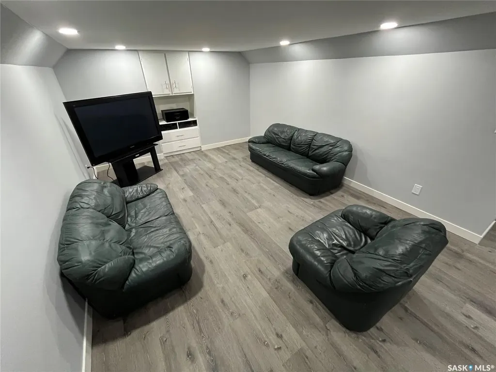 374 Rodenbush Drive Regina SK S4R 7L5
