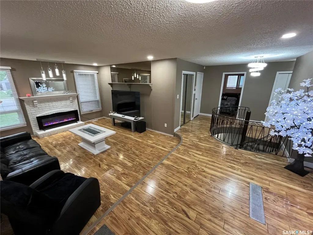 374 Rodenbush Drive Regina SK S4R 7L5