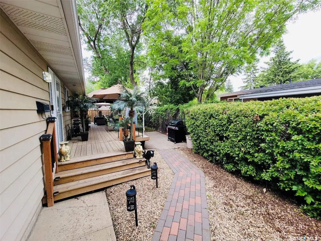 374 Rodenbush Drive Regina SK S4R 7L5