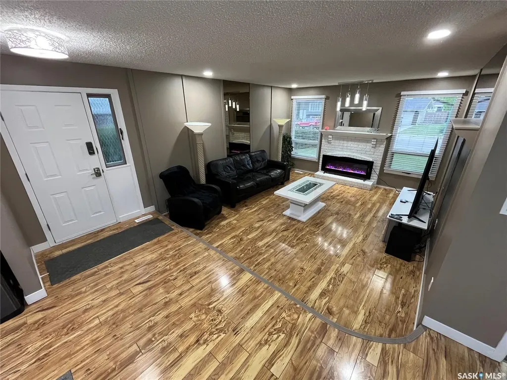 374 Rodenbush Drive Regina SK S4R 7L5