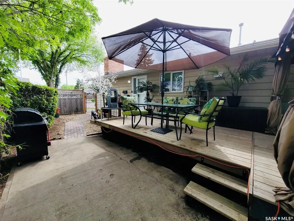 374 Rodenbush Drive Regina SK S4R 7L5