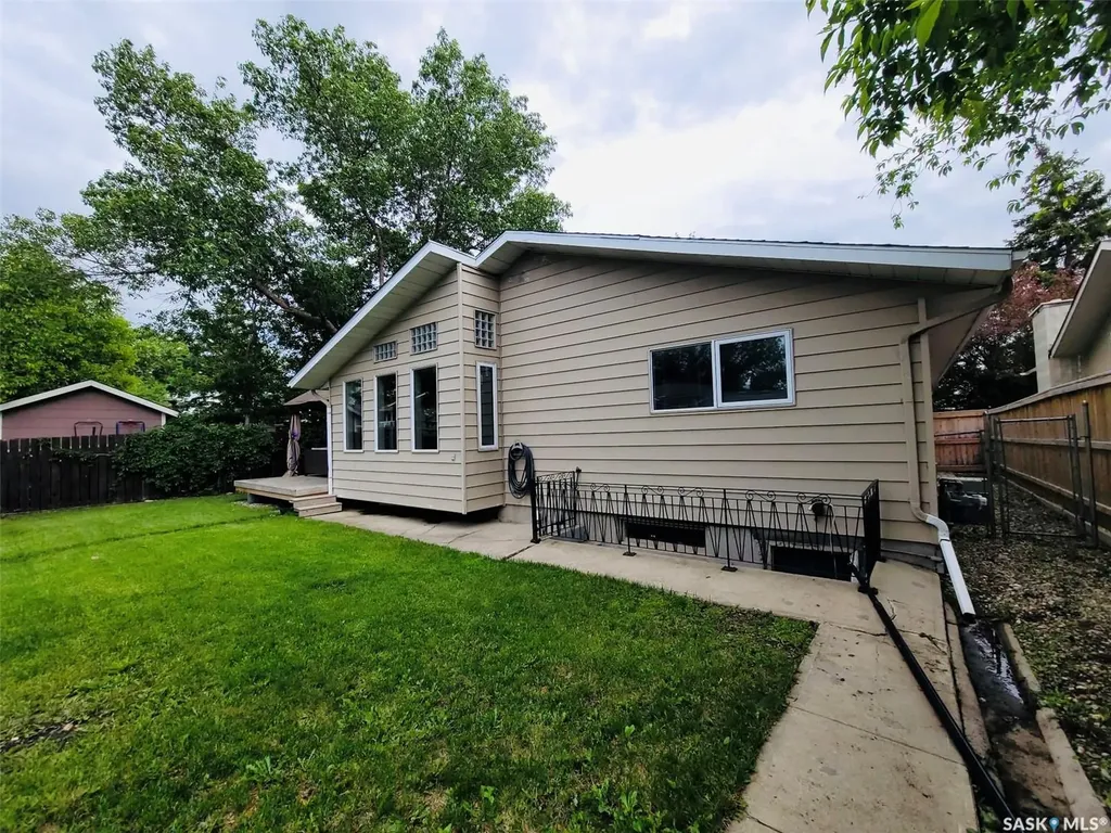 374 Rodenbush Drive Regina SK S4R 7L5