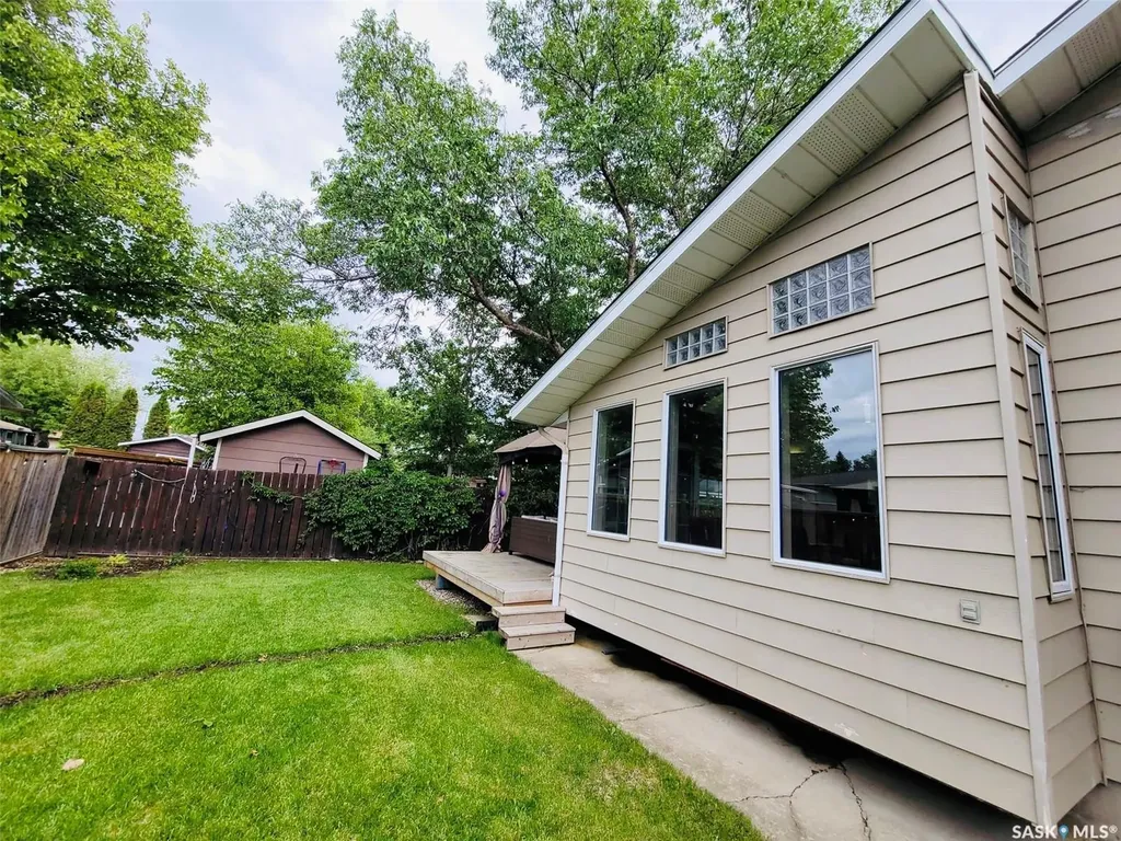 374 Rodenbush Drive Regina SK S4R 7L5