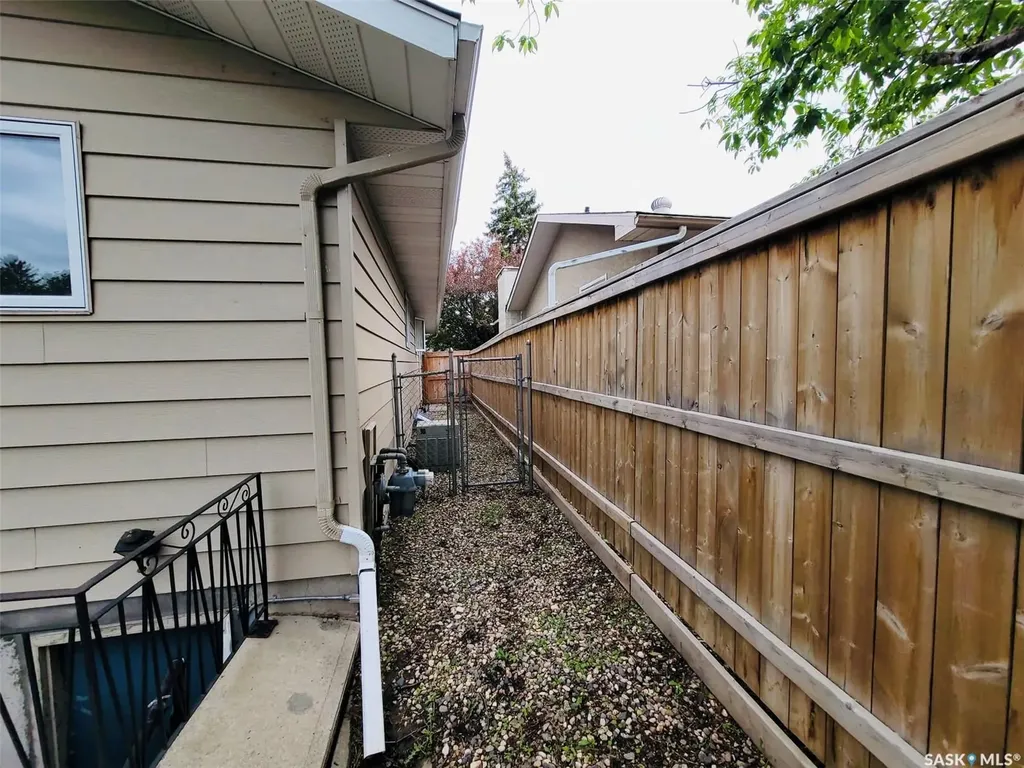 374 Rodenbush Drive Regina SK S4R 7L5