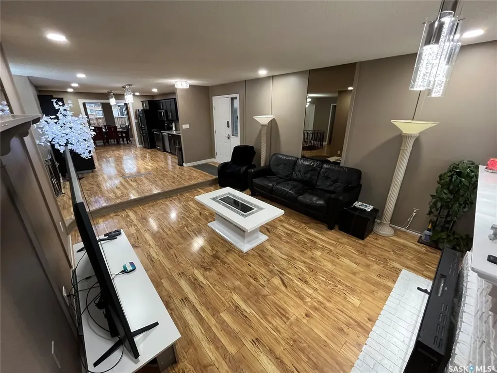 374 Rodenbush Drive Regina SK S4R 7L5