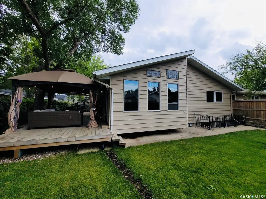 374 Rodenbush Drive Regina SK S4R 7L5