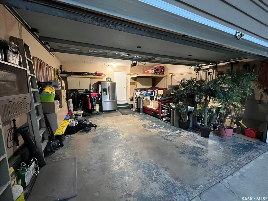 374 Rodenbush Drive Regina SK S4R 7L5