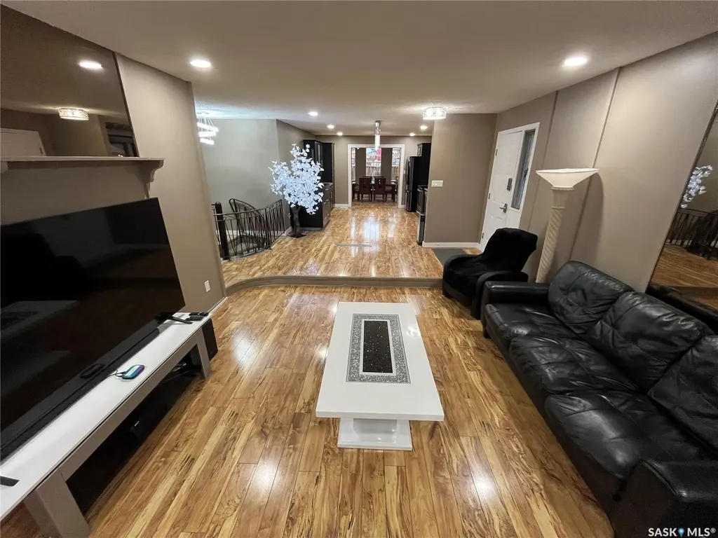 374 Rodenbush Drive Regina SK S4R 7L5
