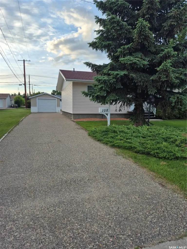 108 Downey Street Strasbourg SK S0G 4V0