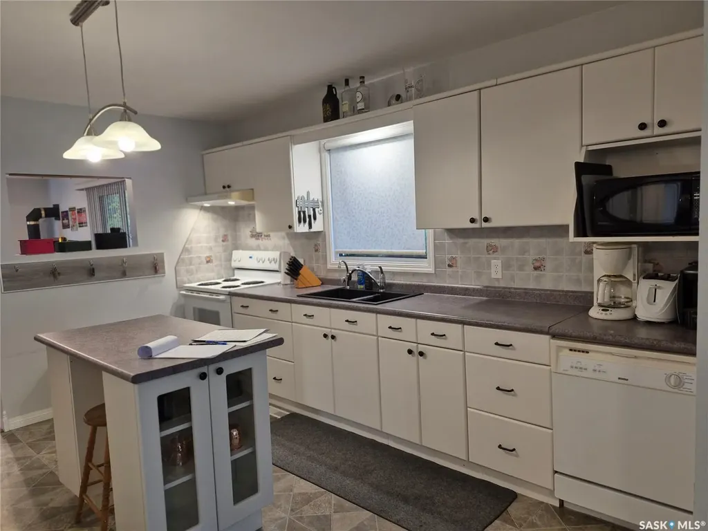 108 Downey Street Strasbourg SK S0G 4V0
