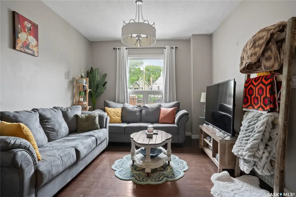 1921 Garnet Street Regina SK S4T 2Z5
