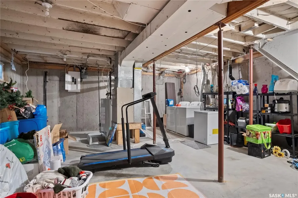 1921 Garnet Street Regina SK S4T 2Z5