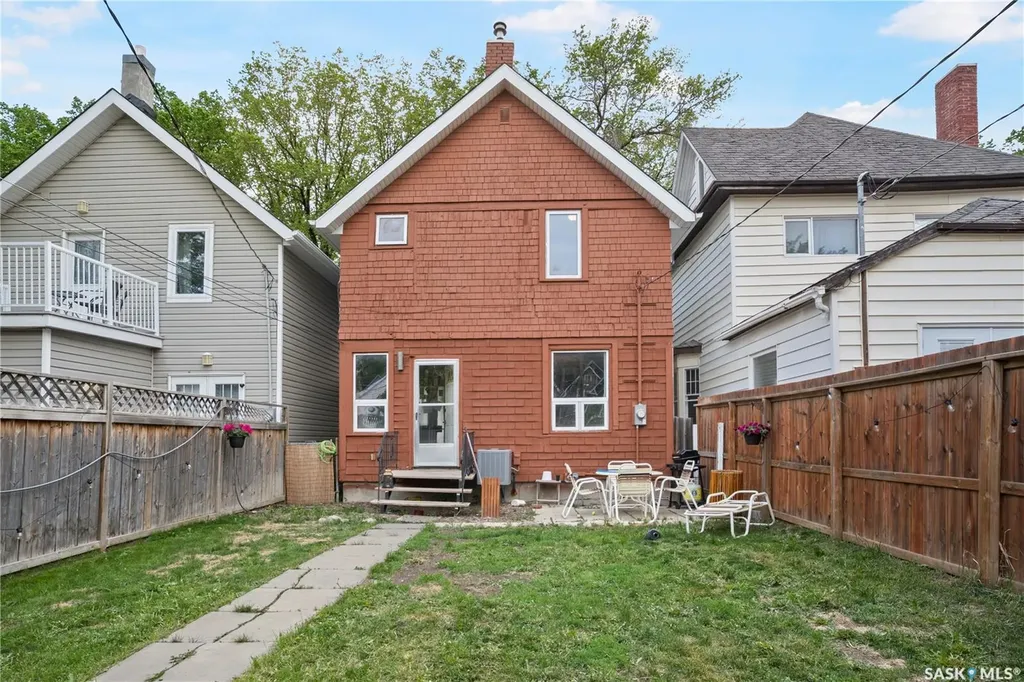 1921 Garnet Street Regina SK S4T 2Z5