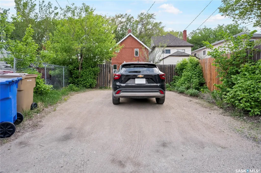 1921 Garnet Street Regina SK S4T 2Z5