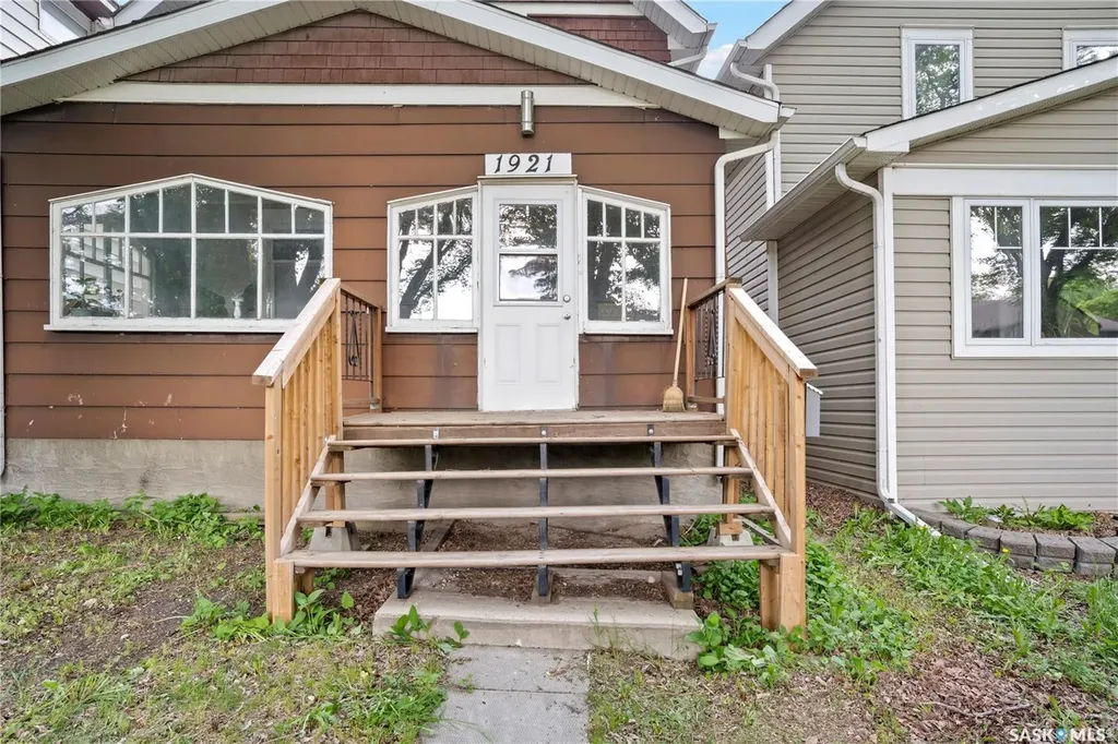 1921 Garnet Street Regina SK S4T 2Z5