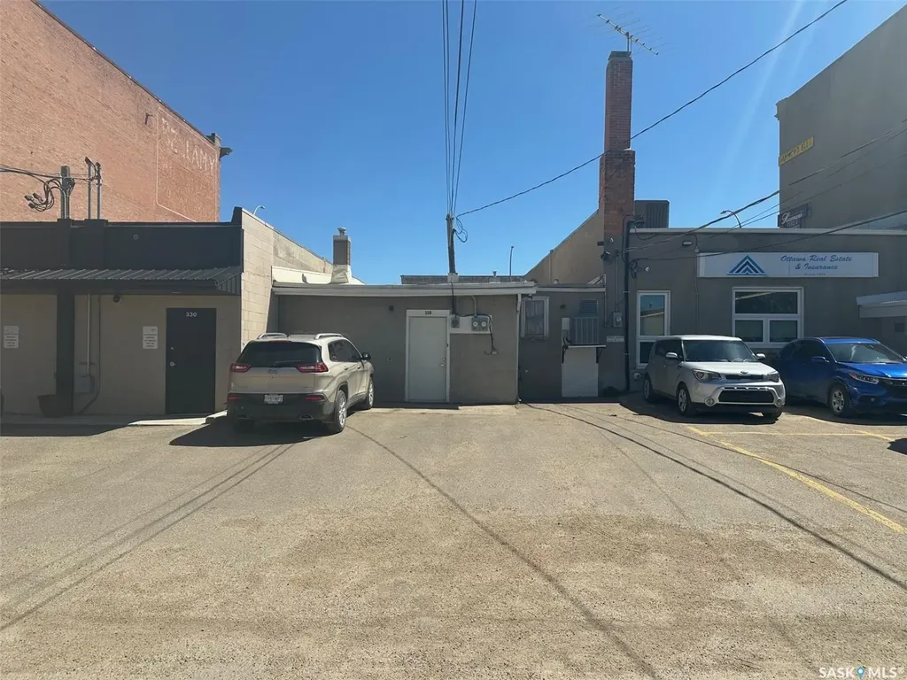 328 Main Street N Moose Jaw SK S6H 3J9