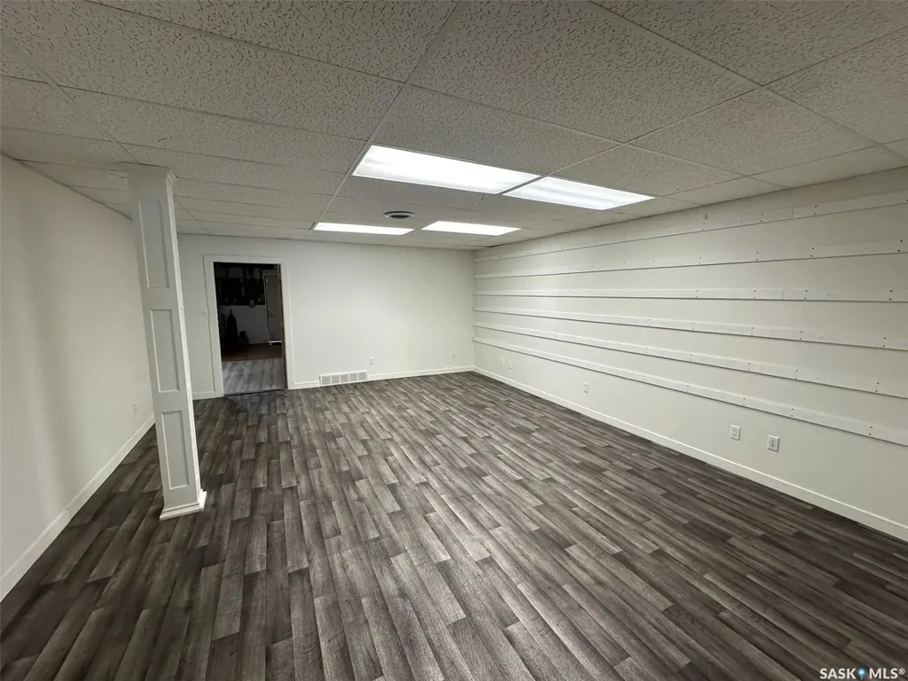 328 Main Street N Moose Jaw SK S6H 3J9