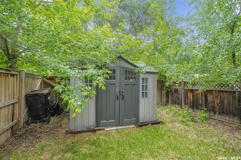 519 G Avenue S Saskatoon SK S7M 1V7