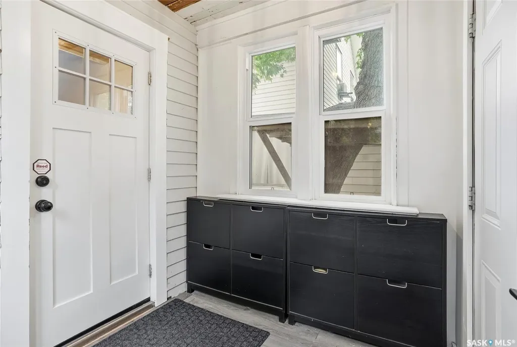 519 G Avenue S Saskatoon SK S7M 1V7